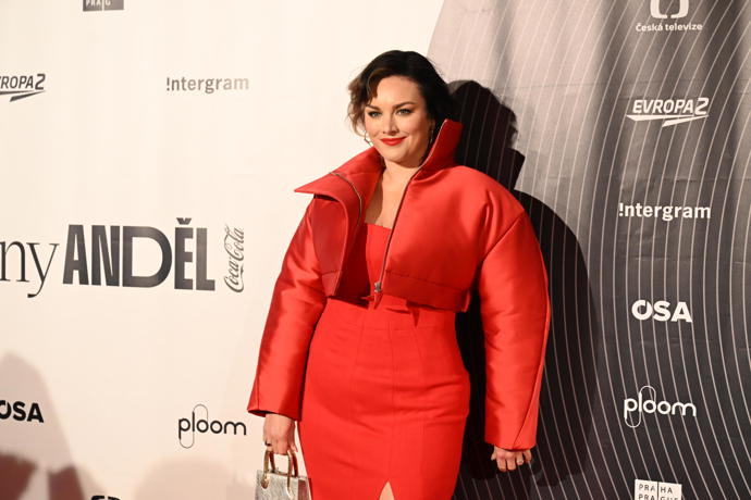 Ačkoliv před objektivy fotografů pózovala jako naprostá profesionálka, po celou dobu už statečně bojovala s nastupující nemocí.