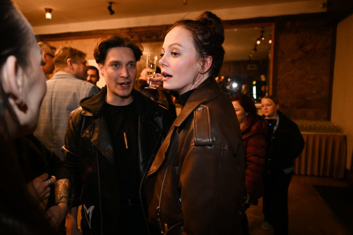 Iveta Bendlová při konverzaci s Jakubem Moulisem.