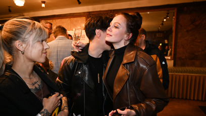 FOTO: Iveta Bendlová v těsné blízkosti Jakuba Moulisa.