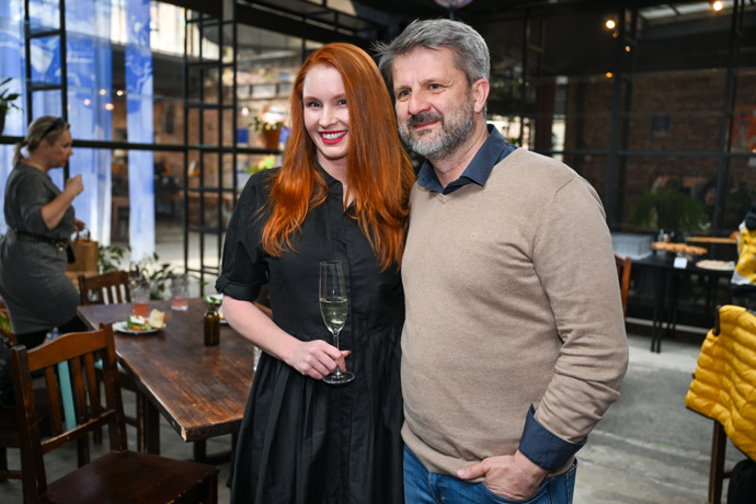 Mezi kmotry knihy Sběratel dívek byla i herečka Denisa Nesvačilová.