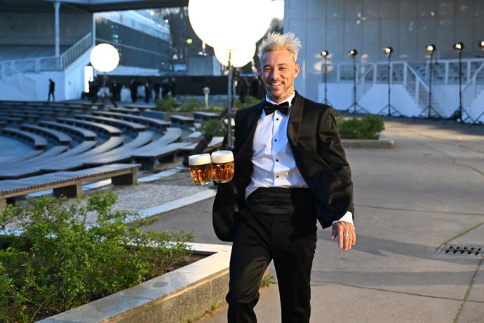 Jakub Bína si nesl pivečko. 