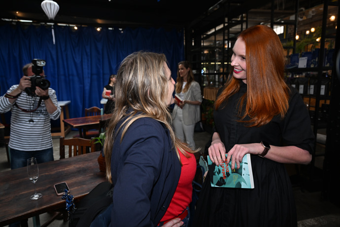 Denisa Nesvačilová s  Reginou Řandovou na křtu knihy Reného Decastela.