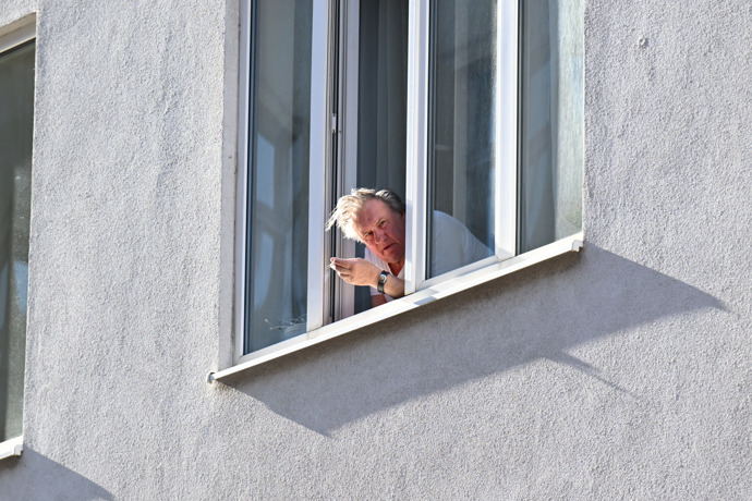 Depardieu nevypadal, že by měl příliš dobrou náladu.