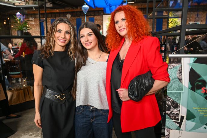 Eva Decastelo se svou dcerou Zuzanou a herečkou Štěpánkou Decastelo.