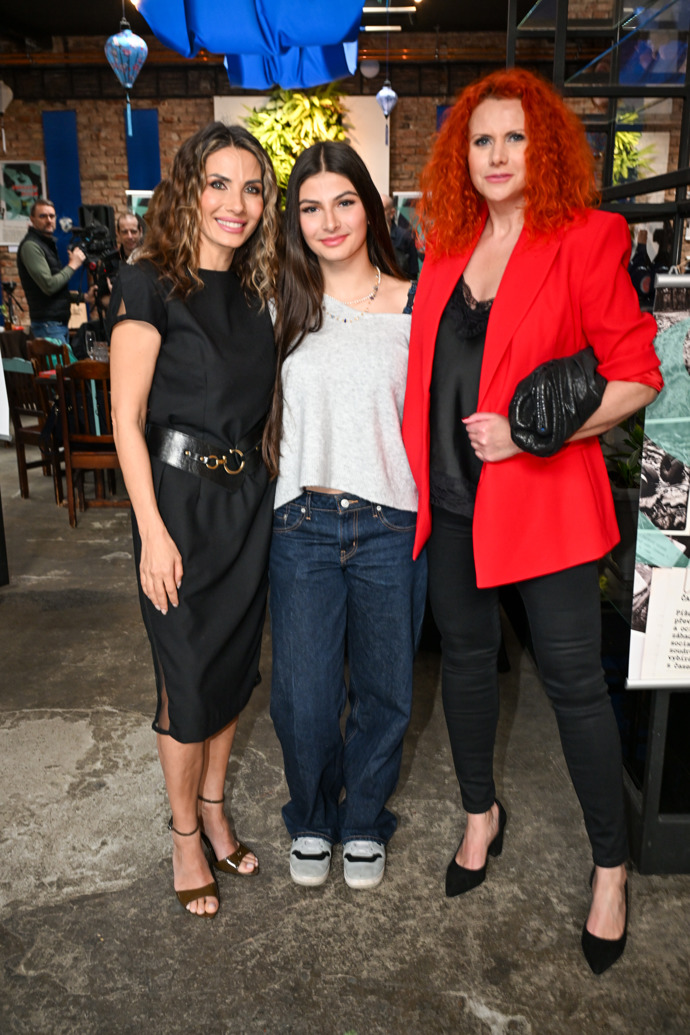 Křest knihy byl takovou hezkou rodinnou sešlostí. 