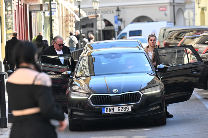 Gérard Depardieu je v Praze.