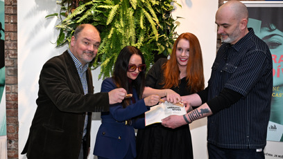 FOTO: Autor knihy René Decastelo s kmotry svého nejnovějšího knižního počinu.