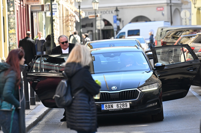 Gérard Depardieu je v Praze.
