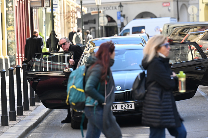 Gérard Depardieu tráví volno v Praze.