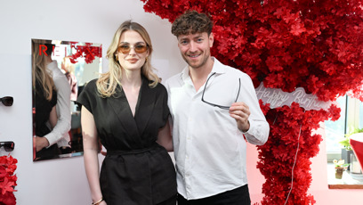 FOTO: Pavla Vaníčková a Martin Dubovický s brýlemi značky Relax.