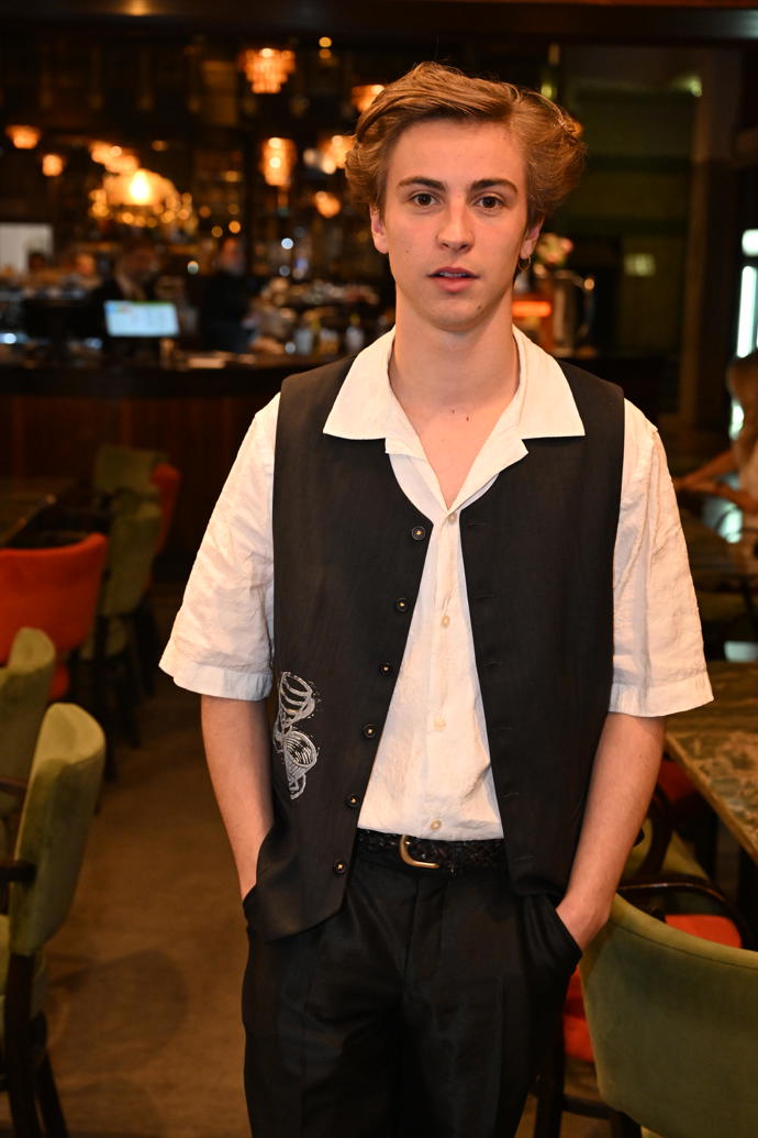 Max Dolanský dorazil stylově a v džínách s vestou vypadal jako pravý bohém.