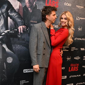 Justýna Zedníková po boku přítele influencera Jana Macáka, který si říká MenTem.