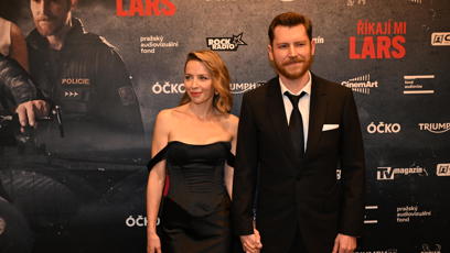 FOTO: Manželé Švehlíkovi dorazili sladění.