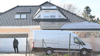 FOTO: Stěhováni úřadují u Lely a Karlose doma.