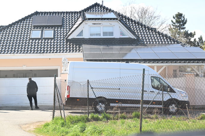 Stěhováni úřadují u Lely a Karlose doma.