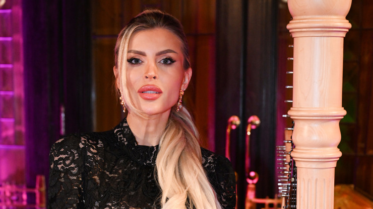 Lela Ceterová to na plese rozjela.