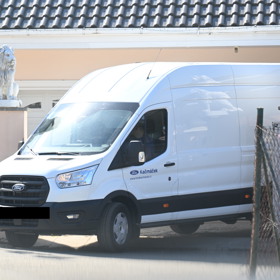 Stěhováni úřadují u Lely a Karlose doma.