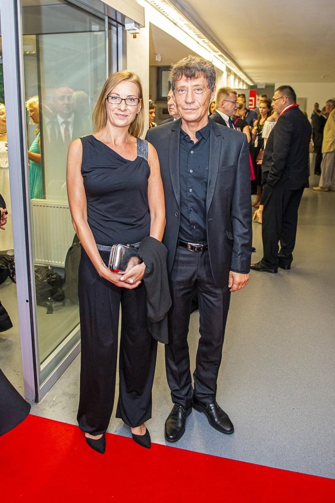 O 15 let mladší Jolana je ředitelkou domova pro seniory. S hercem se objevuje ve společnosti jen velmi sporadicky. Nejčastěji se tak dělo ještě před covidem.