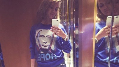 FOTO: Victoria Bonya dříve nosila oblečení s podobiznou Vladimira Putina.