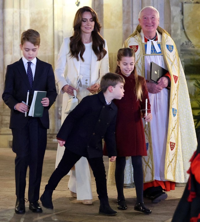 To však neznamená, že by Louis nedovedl sestře škodit. Na vánočním koncertu roku 2023 jí provokativně sfoukl svíčku. Charlotte to ale ustála s grácií.
