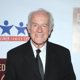 Dnes je Mike Farrell pánem v letech. Poslední film natočil před 12 lety. Vedle natáčení se velkou část života věnoval politickému aktivismu, například boji proti trestu smrti nebo týrání zvířat.