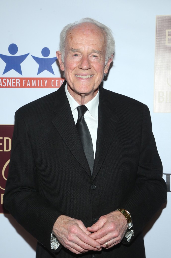 Dnes je Mike Farrell pánem v letech. Poslední film natočil před 12 lety. Vedle natáčení se velkou část života věnoval politickému aktivismu, například boji proti trestu smrti nebo týrání zvířat.