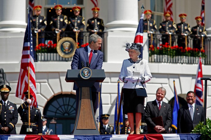Když George W. Bush v roce 2007 hostil královnu v Bílém domě, postaral se o zábavné faux pas hned v uvítacím projevu. 