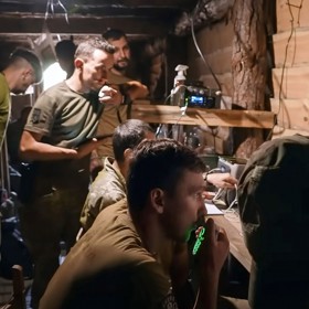 Ukrajinští vojáci na frontě.