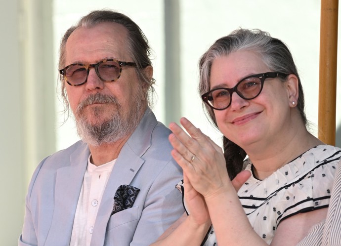 Gary Oldman se svojí pátou manželkou, spisovatelkou a kurátorkou umění Gisele Schmidt.