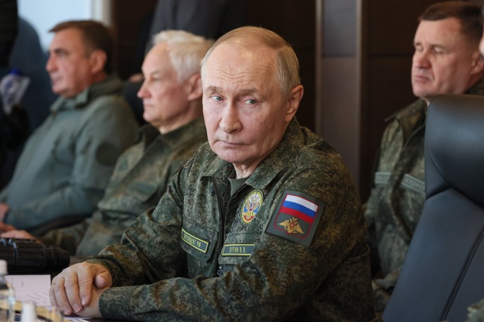 Ruský prezident Vladimir Putin loni v říjnu navštívil jedno z velitelství ruských sil, které jsou zapojeny do bojů na Ukrajině.