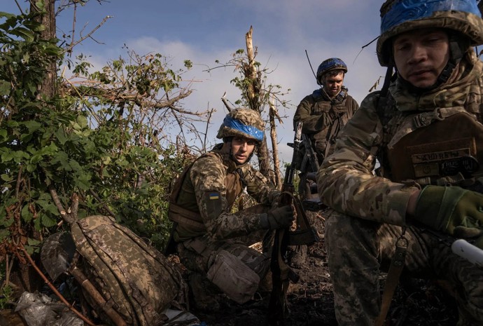 Podle informací britského deníku The Sunday Times se ukrajinští vojáci také potýkají s nedostatkem potravin.