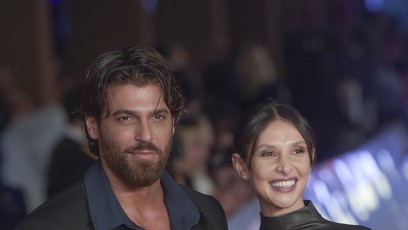 FOTO: Can Yaman s alžírskou DJkou a producentkou Sarou Blum.