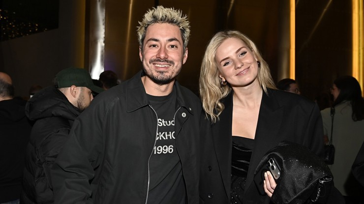 Mirai Navrátil se svou partnerkou Sárou Slezákovou.