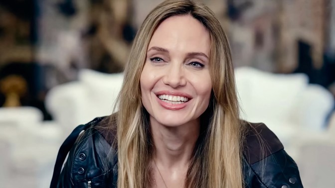 Odvrácená tvář Angeliny Jolie: V mládí experimentovala krví, jako režisérku ji vinili ze zneužívání dětí