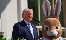 Donadl Trump oslavil Velikonoce a u Bílého domu uspořádal tradiční velikonoční koulení vajíček (Easter Egg Roll).