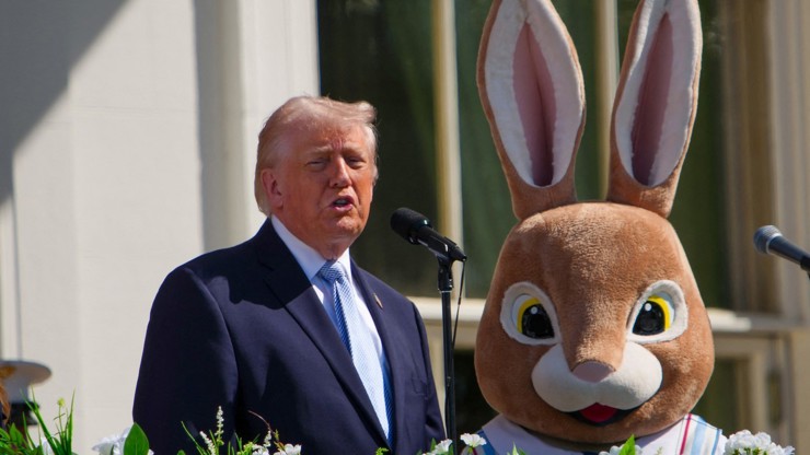 Donadl Trump oslavil Velikonoce a u Bílého domu uspořádal tradiční velikonoční koulení vajíček (Easter Egg Roll).