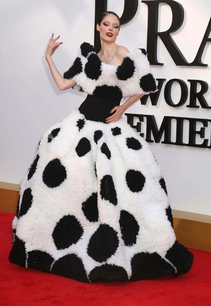 Modelka Coco Rocha zvolila extravagantní róbu.