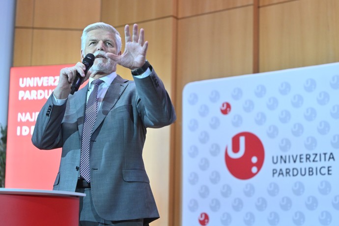 Prezident Petr Pavel pravidelně navštěvuje univerzity po celé České republice, a jak sám přiznává, tuto disciplínu má velmi rád.