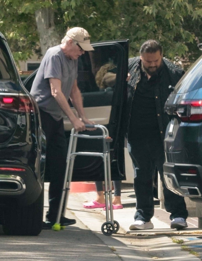 David Hasselhoff se zotavuje z operace.