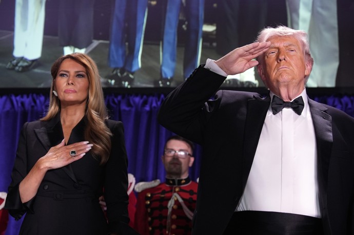 Donald Trump s Melanií Trump na galavečeři v hotelu Washington Hilton. Možná tady se Trump inspiroval pro nový vzhled Zrcadlícího bazénu.