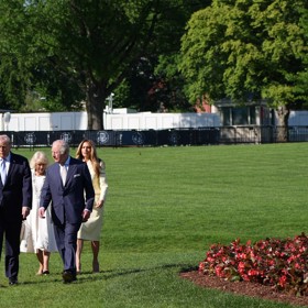 Donald Trump a král Karel III. během oficiální návštěvy.
