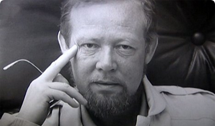 Nesmělý herec Miroslav Masopust se proslavil rolí fešného německého vodníka Rolfa v komedii Jak utopit doktora Mráčka aneb konec vodníků v Čechách.