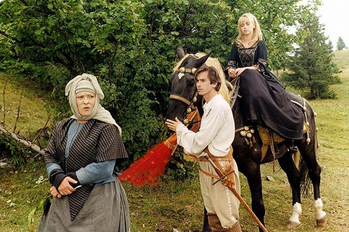 snímek z pohádky Pták Ohnivák (Jiřina Bohdalová, Manou Lubowski, Tina Ruland)