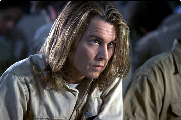 Kokain: V 70. letech zaznamenal mezinárodní obchod s drogami velký vzestup. V jeho středu stál zcela obyčejný muž jménem George Jung (Johnny Depp).