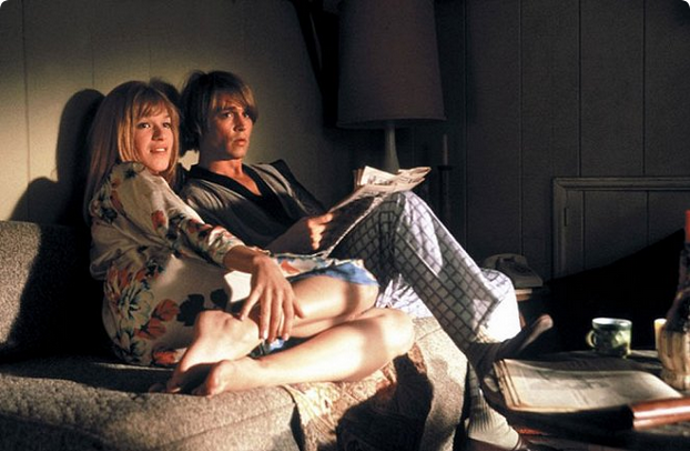 Depp šňupal ve filmu dětské projímadlo v prášku, z čehož ho bolel žaludek a měl rýmu.