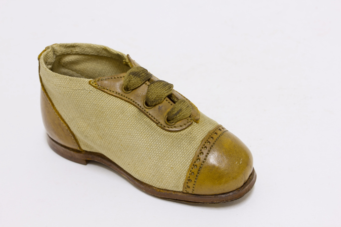 Na snímku je dětská Baťovka z roku 1900. Dospělácké modely vypadaly totožně, lišila se jen velikost. Dochovaný exemplář si můžete prohlédnout ve sbírce Muzea jihovýchodní Moravy ve Zlíně.