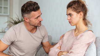 Petra (38): Na půdě jsem našla krabici. A v ní fotky manžela, kterého vůbec neznám