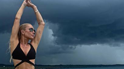 FOTO: Simona Krainová často ukazuje svou postavu.