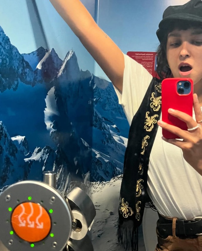 Luciana Tomášová je také zpěvačka.