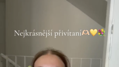 FOTO: Denisa Ryndová dostala od svého partnera kytici.